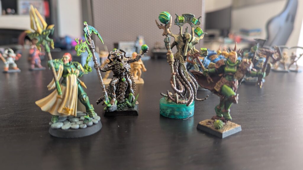 des conversions de nécrons et de stormcast pour des sorciers