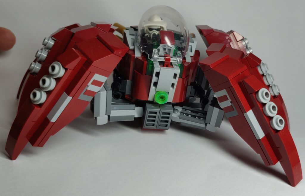 le robot 6 pattes vu de face fermé