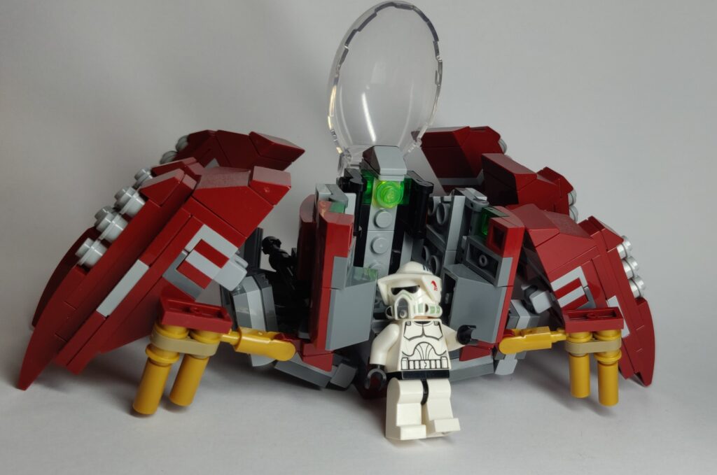 le robot 6 pattes vu de face ouvert